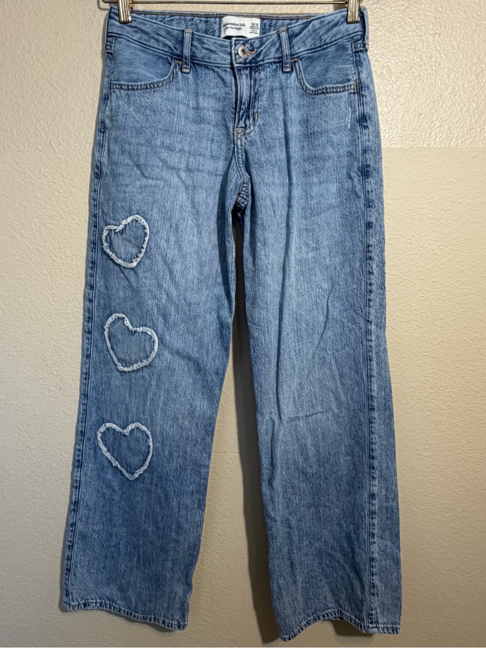 abercrombie kids Light Blue Straight-Leg Jeans with Hearts embroidered 15/16